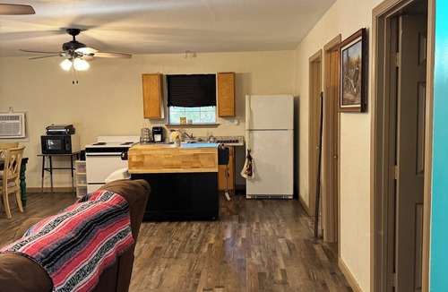 Carriere Cabin | Take it easy at this unique and tranquil getaway!