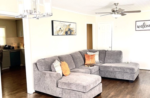 Crestline Heights House | Take off - near the airport nHome away from home!