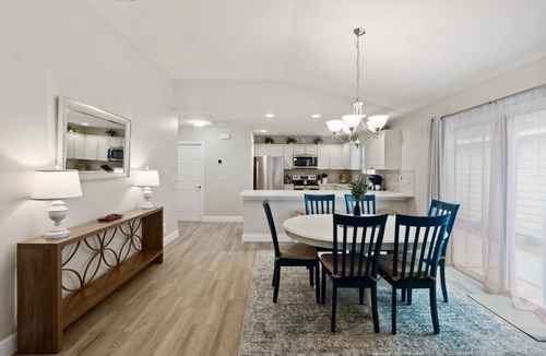 Lake Sumter Landing House | Tall Pine Retreat/Walk to Lake Sumter Landing + Golf Cart Included