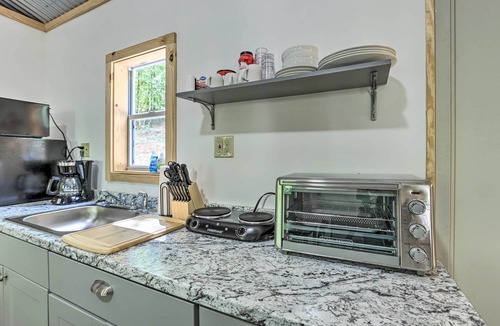 East Tallassee Cabin | Tallassee Cabin w/Forest Views Near Creek!