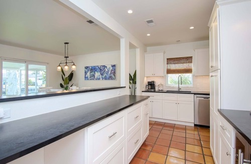Bay Crest Park House | TAMPA BAY WATERFRONT RETREAT~Close to airport, beaches, stadium, Moffitt & more!