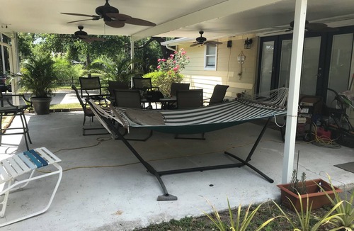 Tampa House | Tampa Charming Countryside 4-bedroom Lakehouse