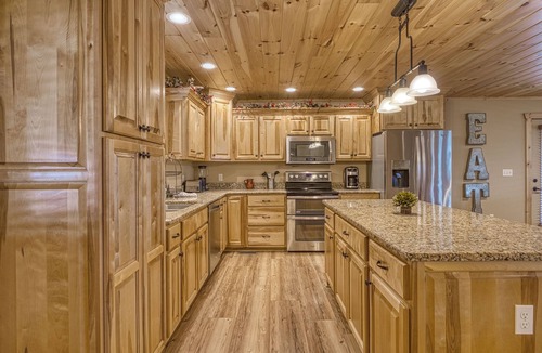 Wears Valley Cabin | Teaberry Vista - Indescribable view, spacious retreat, 6 minutes to GSMNP