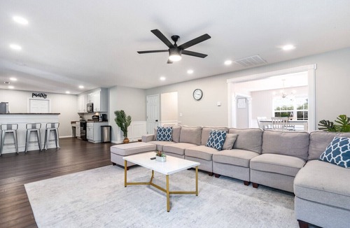 Normal House | ⥼The Aire⥽ Bright 3200 SQ FEET 4 Bed 3 Bath Home