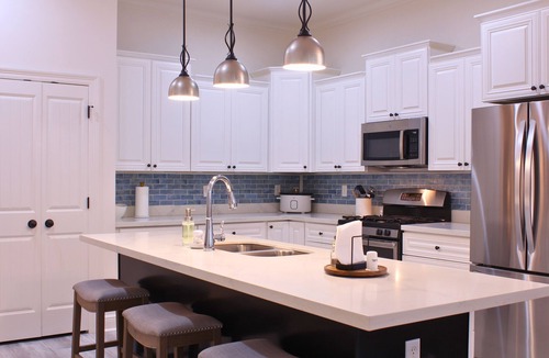 Long Beach House | The All-American Summer Getaway in the Heart of Long Beach! King suite, sleeps 6