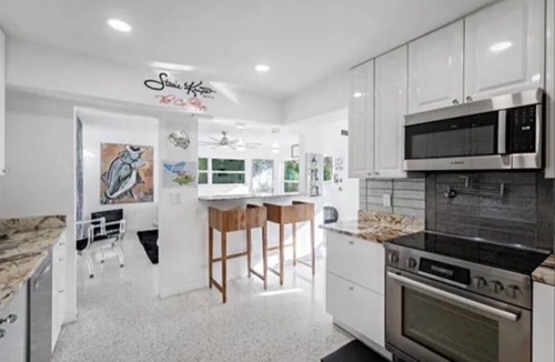 Valencia Terrace House | The ATOMIC ART HOUSE- HGTV Featured Artist Mid-Century Retreat Sleeps 6