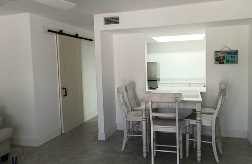 Truckland House | The Beach by swflorida-villas, cozy2-bedroom town house in Fort Myers with pool