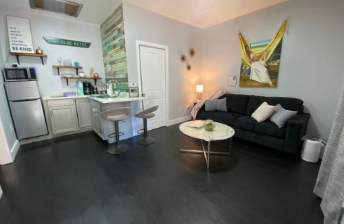 Sanford Apartment | The Blue Aztec