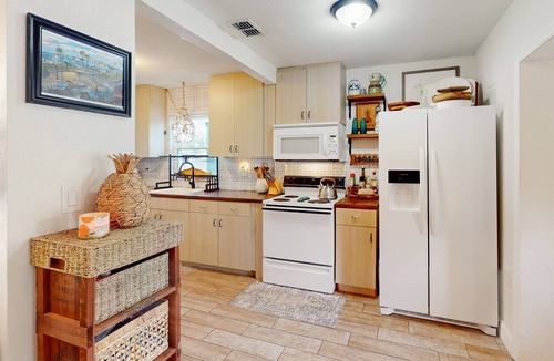 New Port Richey House | The Bungalow Boogie and Bunkhouse | New Port Richey stay with two homes