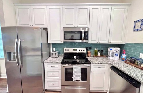 Pleasant Street House | The Citrus Suite | Upscale Near UF/Downtown