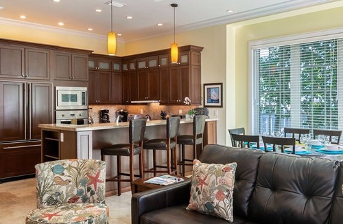 Old Town House | *THE CONTENTED CRANE @ OLD TOWN* Home & Pool + Last Key White Glove Service.