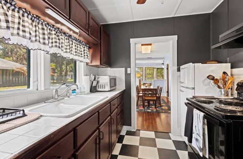 Yankeetown House | The Cozy Crackerjack is a vintage home in charming old Florida- a must see!