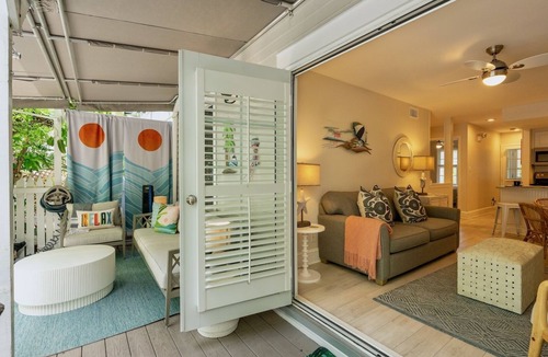 Truman Annex Condo | *THE COZY STARFISH @ THE ANNEX* Condo + Last Key White Glove Service.
