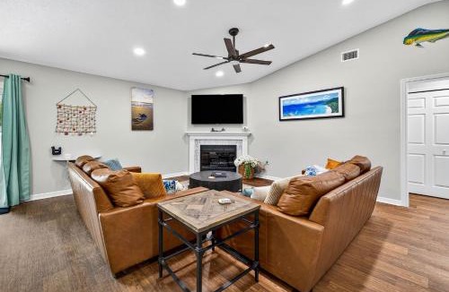 Palm Harbor House | The Cycling Mermaid Palm Harbor, Florida - Heated Pool, Bikes, Trials, FUN!