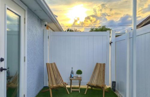 Town N County Park House | The Executive Landing , 1BR, 7 TPA Airport, AC, Free Pkng, Wine, Fast Wi-Fi