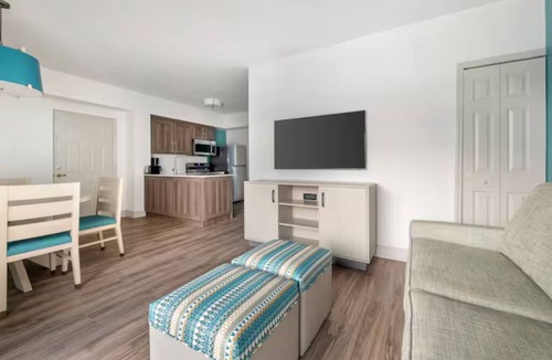 West Kissimmee Hotel | The Getaway You’ve Been Waiting to Find! 2 Units with Kitchen, Outdoor Pool!