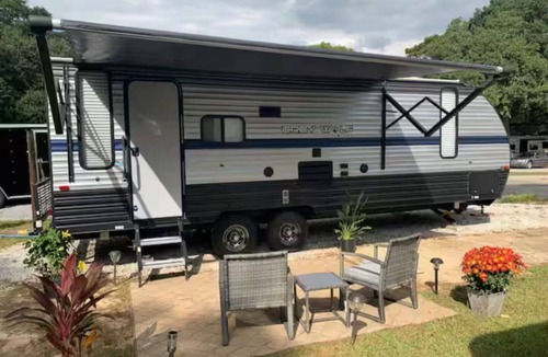 Mobile House | The GreyWolf - Convenient & Cozy RV