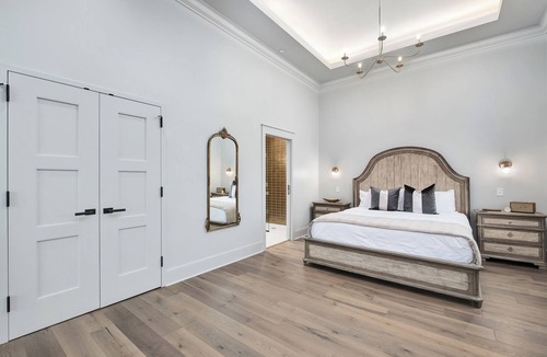 Cullman Hotel | The Heritage Suite | 5 Minutes from I65 | In the heart of Cullman