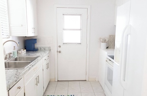 Stuart House | The Hibiscus Haven~ centrally located near hospital/downtown Stuart