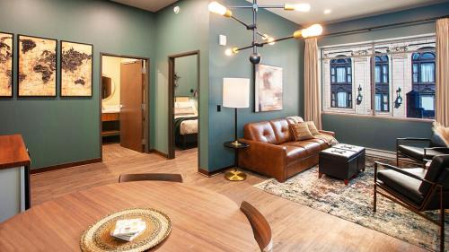 Downtown - Waterfront Hotel | The Intrepid Duluth