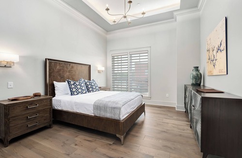 Cullman Hotel | The Lakes Suite | 5 Minutes from I65 | In the heart of Cullman