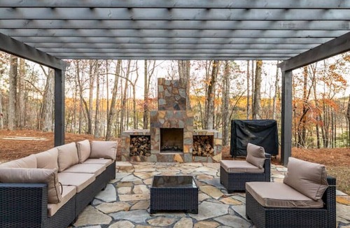Little Kowaliga Cabin | The Lodge at Lake Martin: Sleeps 35