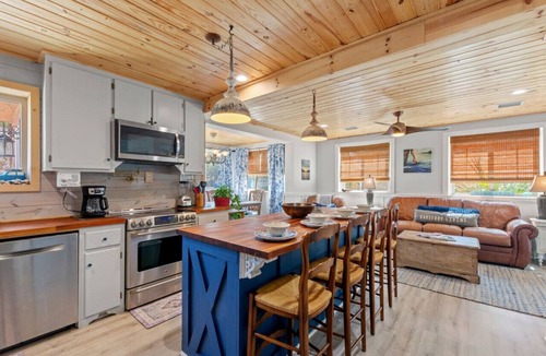 Bid-a-wee Beach House | The Lost Pearl ~ Historic Dog-Friendly Cottage by Private Bid-A-Wee Beach