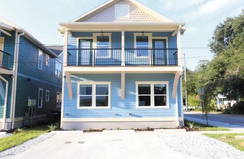 Pleasant Street House | The Lotus Suite Newly Built Upscale Central