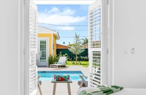 Grandview Heights House | The Luxe Sunshine Villa w Private Pool House