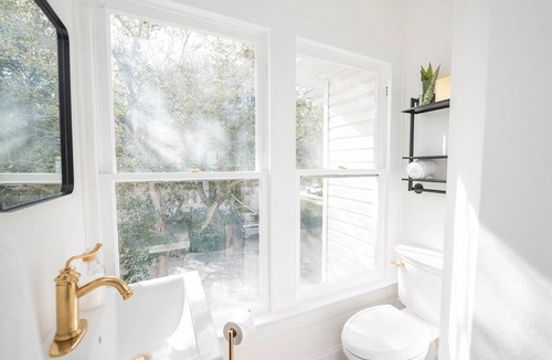 Cocoa Bed & Breakfast | The Palm Room in Private Ensuite in Boutique B&B, The Parrish Grove Inn