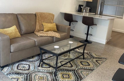 Orlando Apartment | The Peacock Pad Retro-Vibe, Newly Renovated 2 bed Duplex, Hourglass-Sodo area