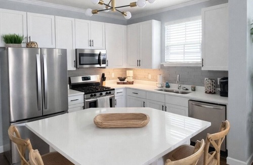 Downtown House | The Pensacola Retreat- Luxurious, Pet-friendly home