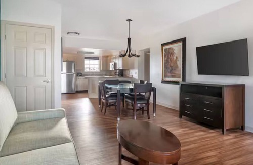 West Kissimmee Hotel | The Perfect Spot for Your Next Travel Experience! With Kitchen, Outdoor Pool!