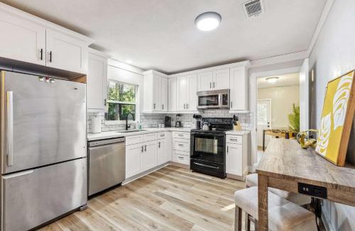 Gainesville House | The Retreat on 43rd - 3mi to UF & Shands , Pets
