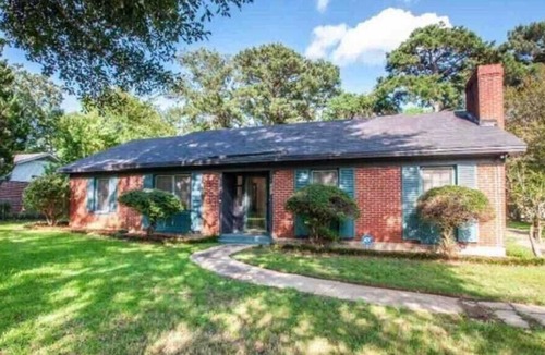 Montgomery House | The Rock-a-Way Bungalow Near Downtown Alabama