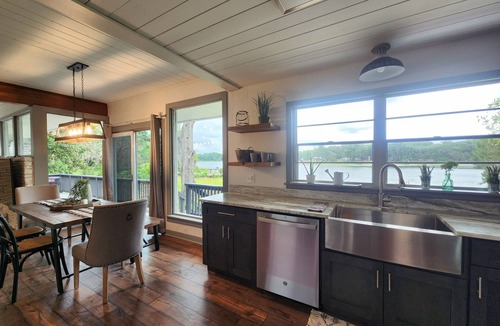 Silver Springs House | The Silver Springs Lakefront Cottage - with Canoe