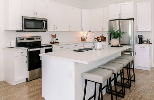 East Naples House | THE TERRANOVA, Heated Pool, 10 Min to 5th Ave/Beach 5 min to US Open Pickleball