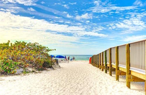 Siesta Key Village Apartment | The Village Breeze 8BR with heated Pool, near Beach, 250ft to Siesta Key Village!
