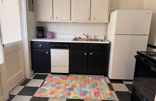 Selma House | The Yellow Bungalow. Located in Selma's charming historic district!