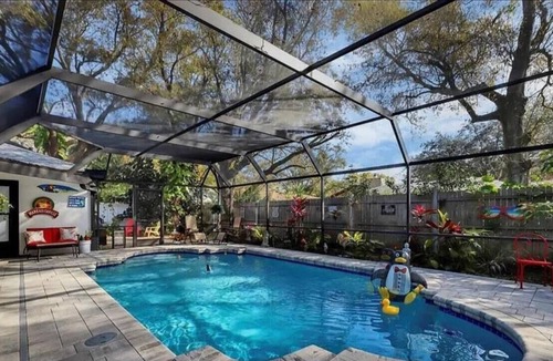 Country Oaks House | This beautiful 3 bedroom 2 bath pool home is newly updated from top to bottom