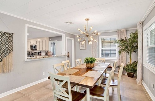 East Pensacola Heights House | This house is a 6 bedroom(s), 3 bathrooms, located in Pensacola, FL.