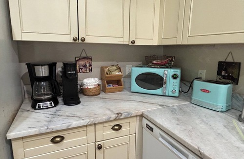 Steinhatchee Cottage | Thomas' Store- Remodeled in Oct 2021, pet friendly