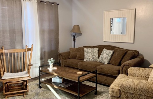 Florence House | Three Bedroom Quiet Clean Home Centrally Located in Florence
