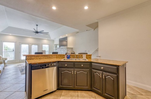 Muscle Shoals House | Three Level Waterfront Condo with Boat Slip near RTJ Golf Course. Two Kings.