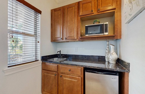 Villages of Crystal Beach House | Three-Story Home w/Washer/Dryer, Gas Grill, Central A/C, & Shared Pool, Hot Tub