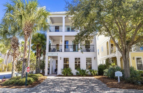 Villages of Crystal Beach House | Three-Story Home w/Washer/Dryer, Gas Grill, Central A/C, & Shared Pool, Hot Tub