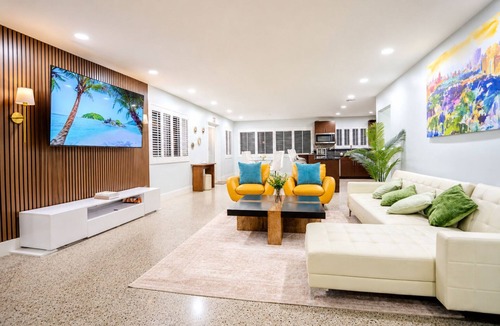 North Central Hollywood House | Tiki Oasis with outside kitchen Game Room Fire Pit 4BR Retreat Pool