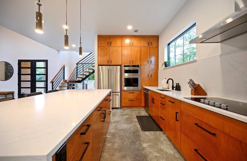 Hochatown Cabin | Timberstone: Modern—A+ Gameroom, Backyard & Location—75" TV