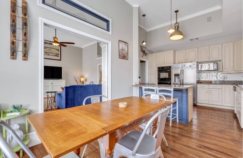 Yamacraw Village Apartment | Timeless Apt-Downtown Savannah-Sleeps 4