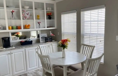 Kissimmee Cottage | Tiny House in Kissimmee sleeps 4, only 20 minutes to Disney/Universal